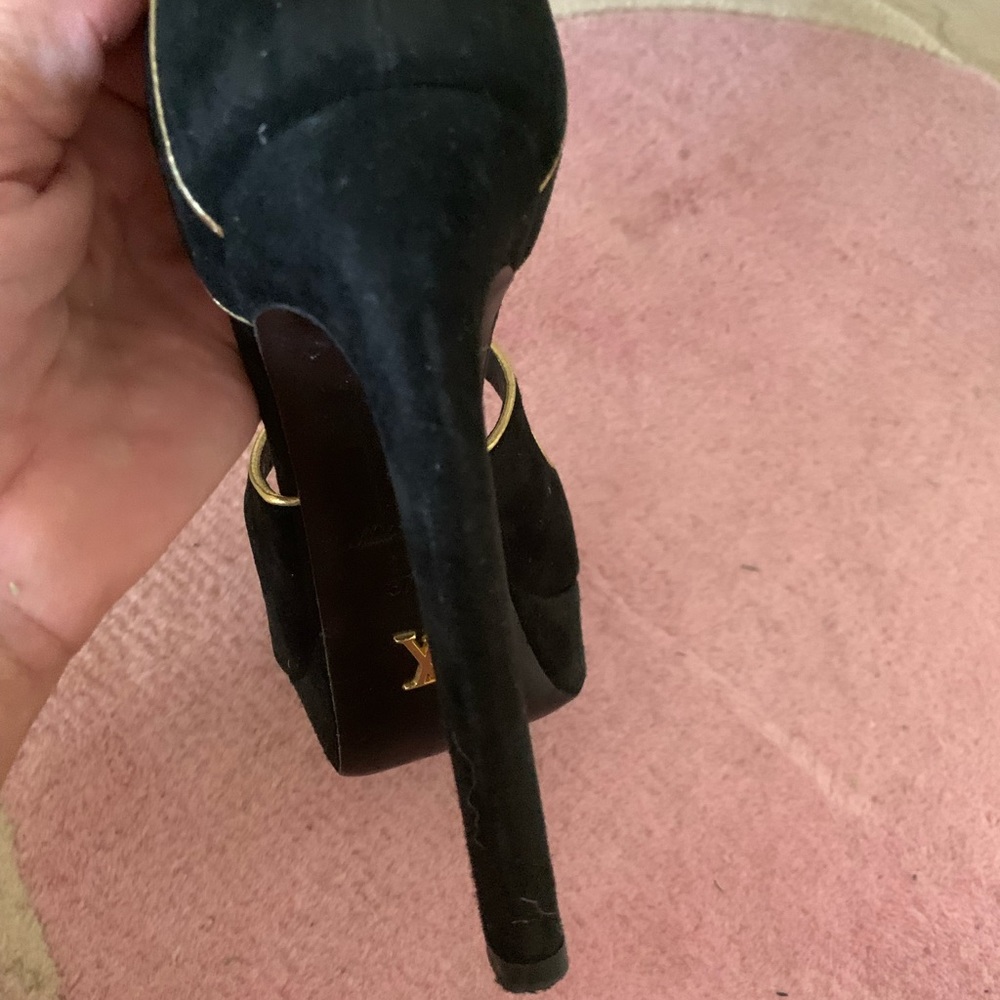 Louis Vuitton black and gold sandals - Picture 5 of 9